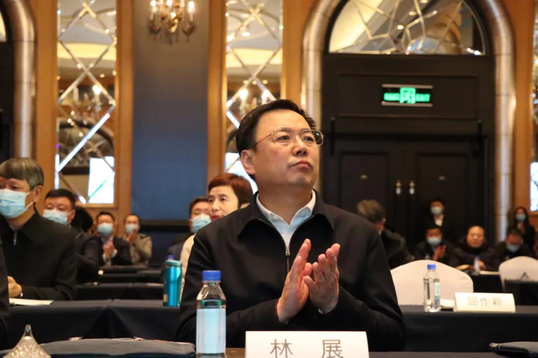中林實業(yè)與哈爾濱市林草局、通河縣政府、建行黑龍江分行戰(zhàn)略合作協(xié)議簽約儀式在哈爾濱圓滿舉行(圖4)